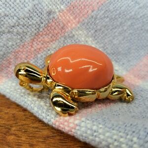 KENNETH J LANE RETIRED CORAL‎ TURTLE PENDANT BROOCH Gold Plated 1.5" KJL